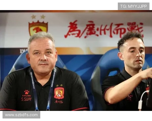 足球明星专访揭秘赛场背后的故事与人生经历