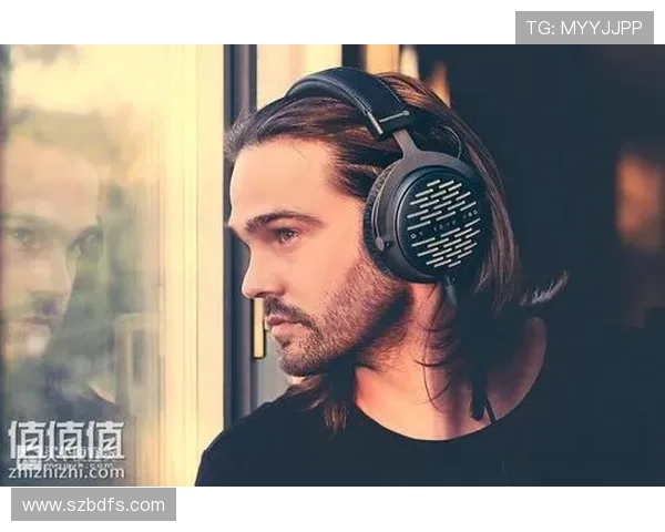 足球明星推荐的外带式耳机让你随时随地享受比赛激情与音乐魅力